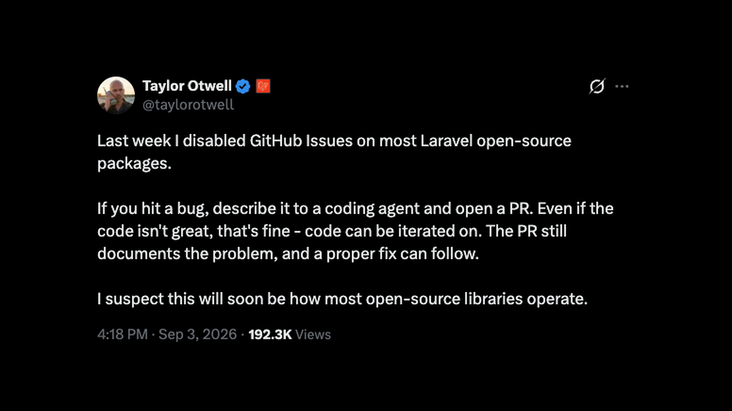 Taylor Otwell氏は、Laravelの多くのオープンソースパッケージでGitHub Issuesを無効化し、バグをコーディングエージェントに説明してプルリクエストを作成するよう促していると説明しています。